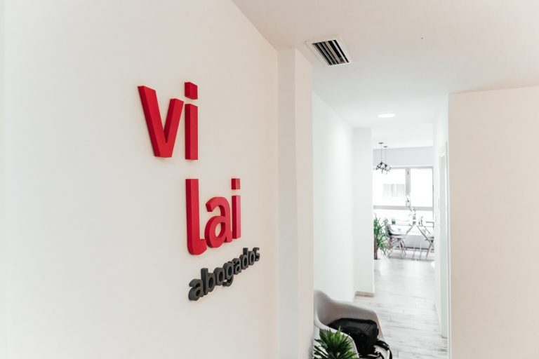 873B9740footoo rebus sic stantibus